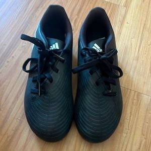 Kids predator adidas soccer out door cleats. NEVER WORN…BRAND NEW Great buy !!!